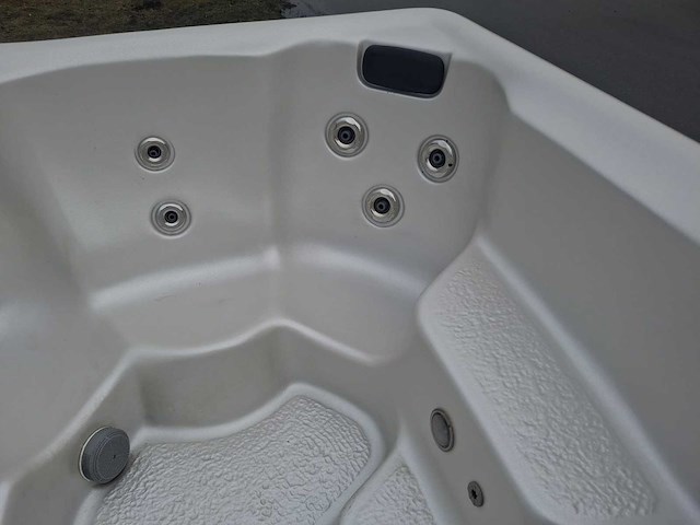 California cooperage 5 persoons jacuzzi en buitenspa - afbeelding 7 van  21