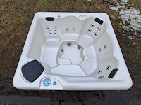 California cooperage 5 persoons jacuzzi en buitenspa - afbeelding 1 van  21