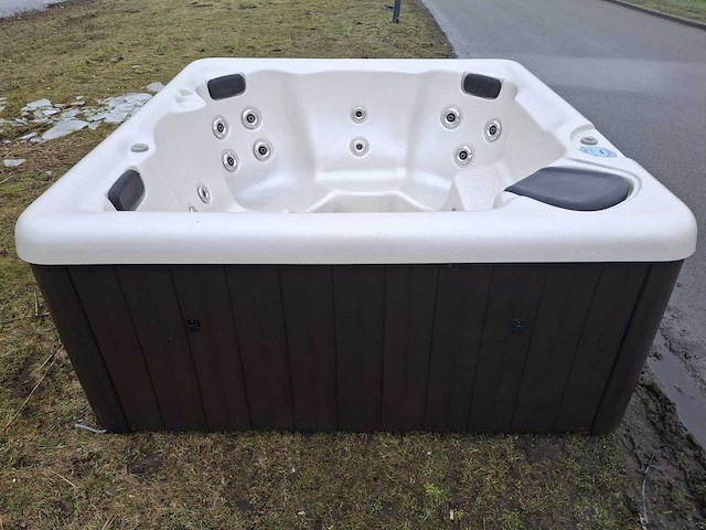 California cooperage 5 persoons jacuzzi en buitenspa - afbeelding 8 van  8