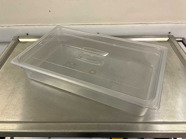 Cambro - gn 1/1-100 - kunststof gastronormbak met deksel (12x) - afbeelding 1 van  1