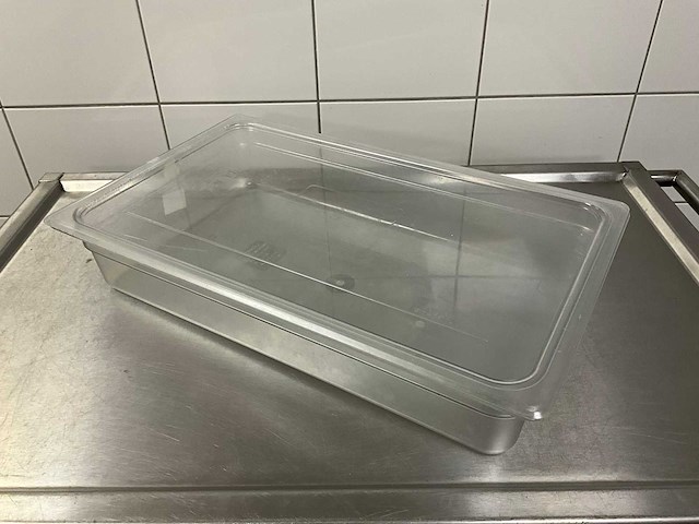 Cambro - gn 1/1-100 - kunststof gastronormbak met deksel (12x) - afbeelding 1 van  1