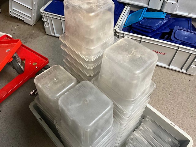 Cambro - gn 1/6-150 - kunststof gastronormbak met deksel (40x) - afbeelding 3 van  3