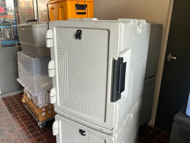 Cambro 1/1 gn 33 liter thermoport (2x) - afbeelding 2 van  3