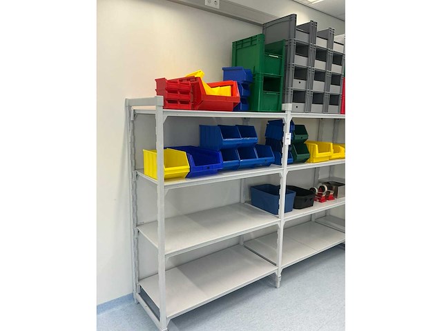 Cambro shelving met inhoud - afbeelding 2 van  4
