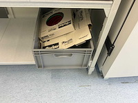 Cambro shelving met inhoud - afbeelding 9 van  9