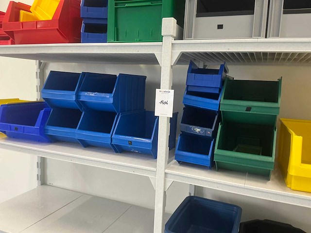 Cambro shelving met inhoud - afbeelding 2 van  12