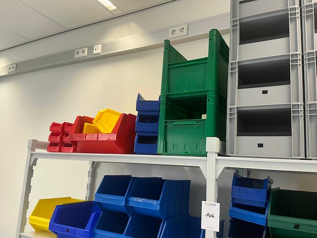 Cambro shelving met inhoud - afbeelding 3 van  12