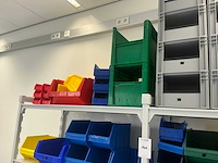 Cambro shelving met inhoud - afbeelding 3 van  12
