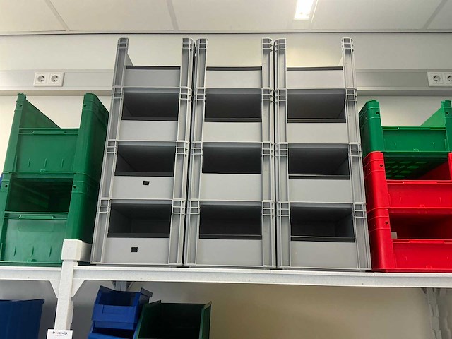 Cambro shelving met inhoud - afbeelding 4 van  12