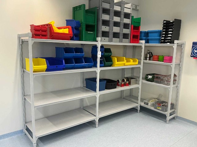 Cambro shelving met inhoud - afbeelding 1 van  12
