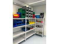 Cambro shelving met inhoud - afbeelding 6 van  12