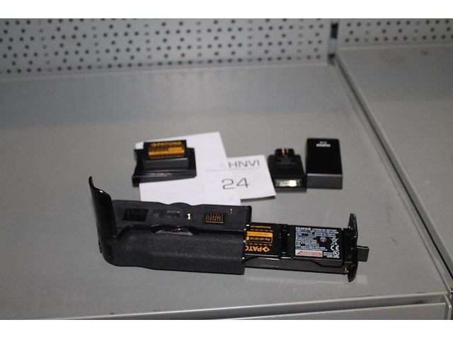 Camera accu's in diverse uitvoeringen w.o. fuji film vpb-xt2 en 2 flitsers. - afbeelding 1 van  4