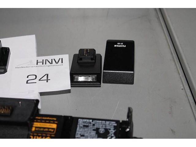 Camera accu's in diverse uitvoeringen w.o. fuji film vpb-xt2 en 2 flitsers. - afbeelding 3 van  4
