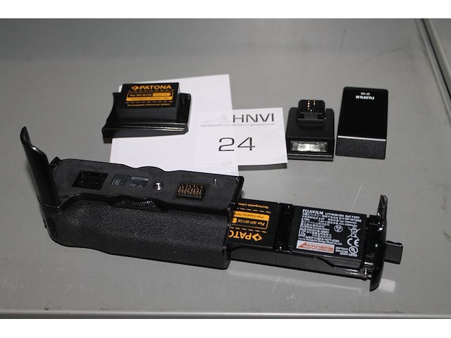 Camera accu's in diverse uitvoeringen w.o. fuji film vpb-xt2 en 2 flitsers. - afbeelding 4 van  4