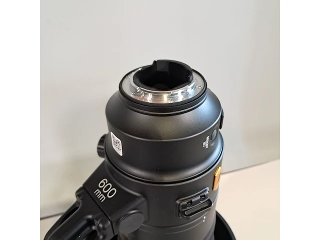 Camera lens, nikon, af-s nikkor 600mm 1:4e fl ed vr - afbeelding 9 van  10
