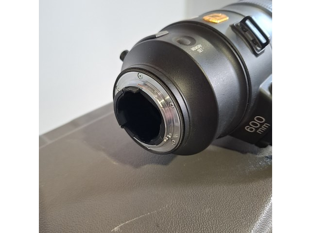Camera lens, nikon, af-s nikor 600mm 1:4e fl ed - afbeelding 9 van  10
