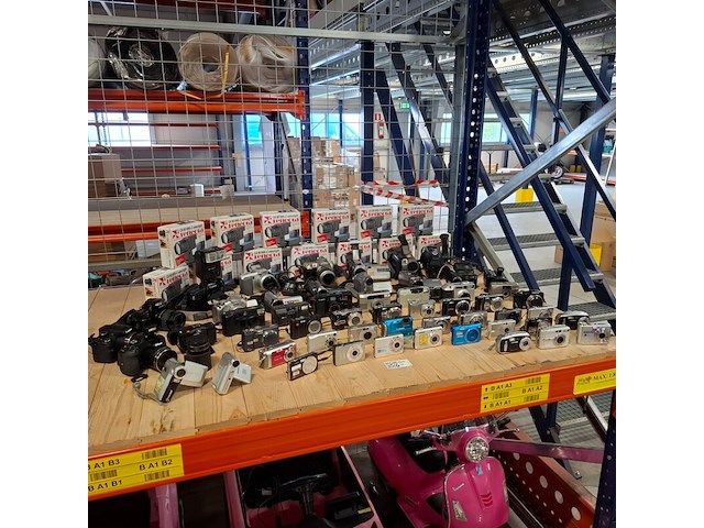 Camera's, o.a. canon, olympus, jvc, nikon - afbeelding 1 van  14