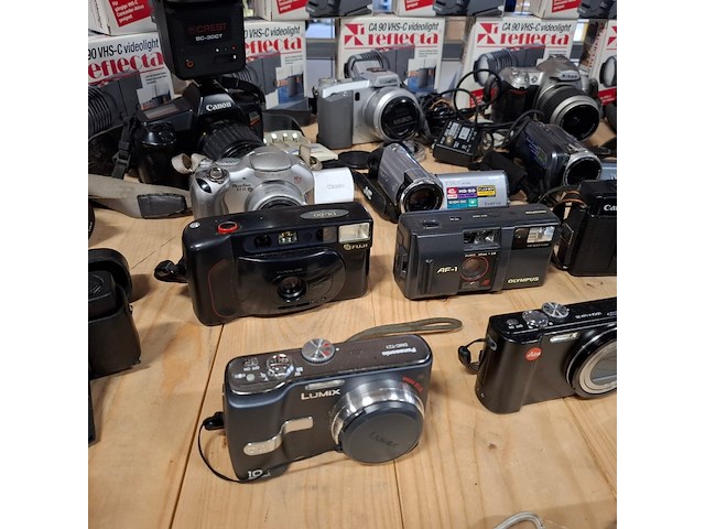 Camera's, o.a. canon, olympus, jvc, nikon - afbeelding 10 van  14