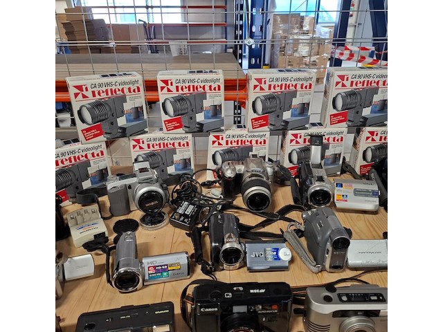 Camera's, o.a. canon, olympus, jvc, nikon - afbeelding 14 van  14