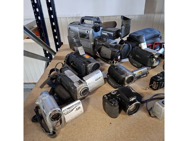 Camera's, o.a. nikon, sony, canon, panasonic, minolta - afbeelding 2 van  8