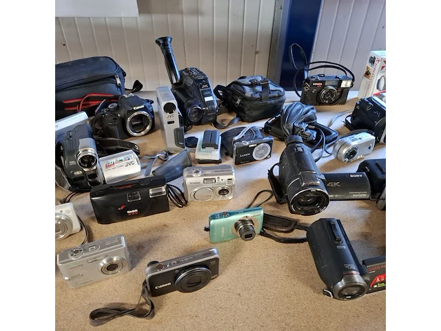 Camera's, o.a. nikon, sony, canon, panasonic, minolta - afbeelding 4 van  8
