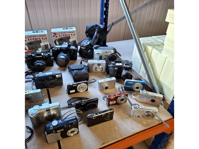 Camera's, o.a. nikon, sony, canon, panasonic, minolta - afbeelding 8 van  8