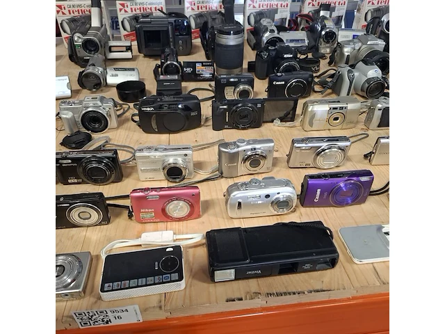 Camera's, o.a. nikon, sony, jvc, canon - afbeelding 2 van  12