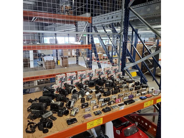 Camera's, o.a. nikon, sony, jvc, canon - afbeelding 1 van  12