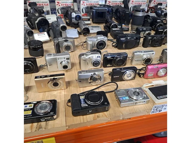 Camera's, o.a. nikon, sony, jvc, canon - afbeelding 10 van  12