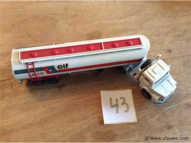 Camion elf - afbeelding 1 van  4