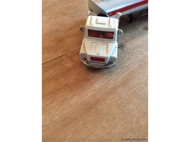 Camion elf - afbeelding 3 van  4