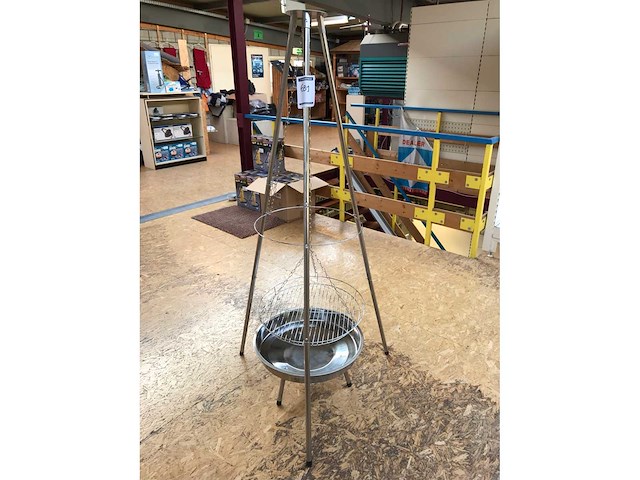 Camp 4 driepoot hang grill met vuurschaal - afbeelding 2 van  3