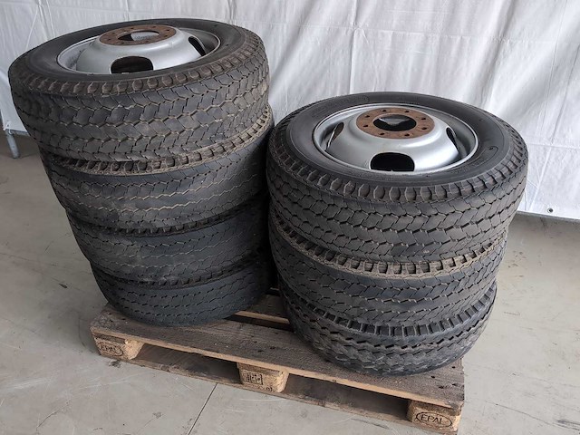 Camper - pickup - dually - wielen- banden - velgen - set - afbeelding 1 van  7