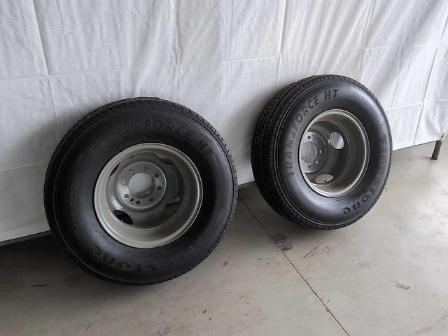 Camper - pickup - dually - wielen- banden - velgen - afbeelding 1 van  6