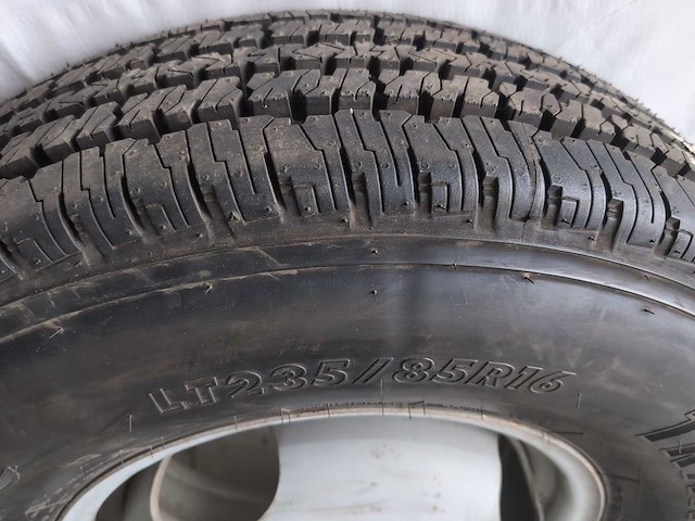 Camper - pickup - dually - wielen- banden - velgen - afbeelding 4 van  6