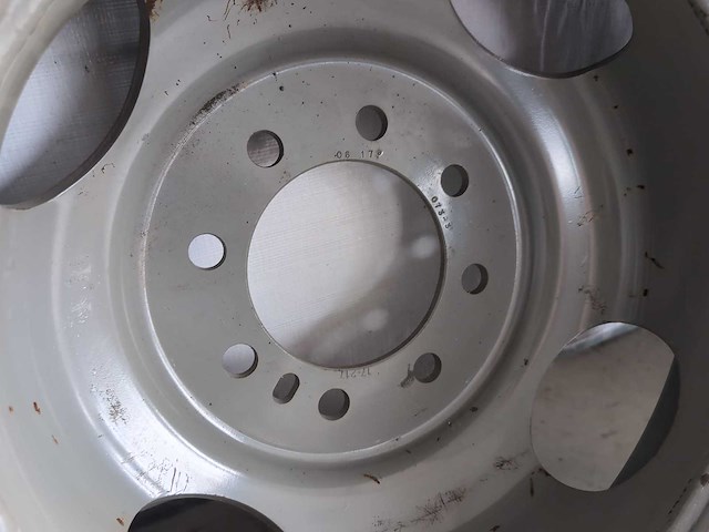 Camper - pickup - dually - wielen- banden - velgen - afbeelding 5 van  6