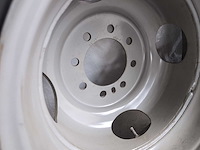 Camper - pickup - dually - wielen- banden - velgen - afbeelding 6 van  6
