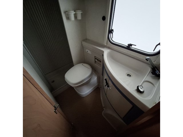 Camper, buerstner, teilintegriert, 2004 - afbeelding 48 van  70