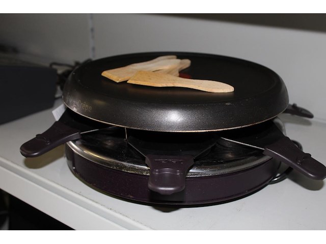 Camping raclette grill tefal met zes pannetjes. 850 watt - afbeelding 2 van  4