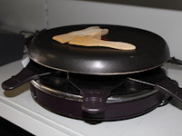 Camping raclette grill tefal met zes pannetjes. 850 watt - afbeelding 2 van  4