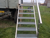 Campingpod de krokus op aanhanger met trap - afbeelding 3 van  32