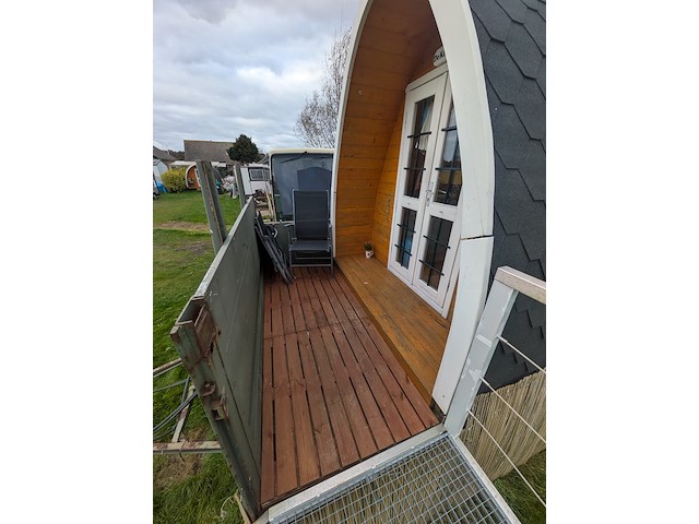 Campingpod de krokus op aanhanger met trap - afbeelding 4 van  32