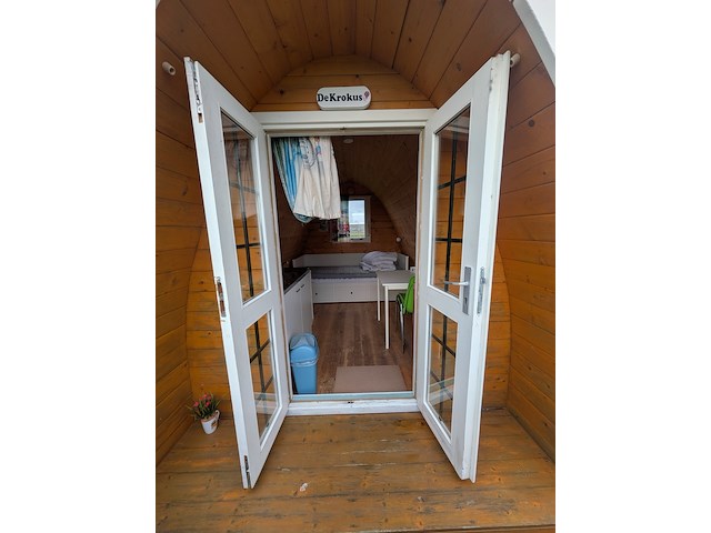 Campingpod de krokus op aanhanger met trap - afbeelding 7 van  32