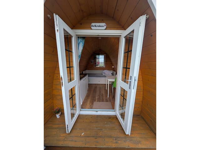 Campingpod de krokus op aanhanger met trap - afbeelding 8 van  32