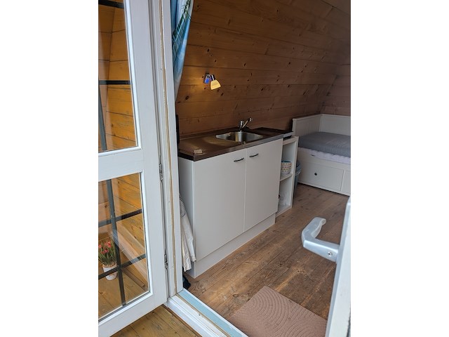 Campingpod de krokus op aanhanger met trap - afbeelding 9 van  32