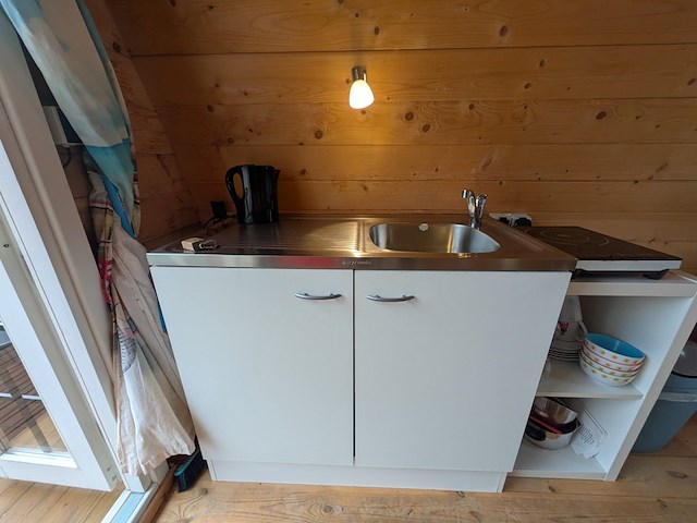 Campingpod de krokus op aanhanger met trap - afbeelding 17 van  32