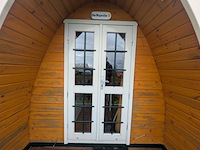 Campingpod de narcis op aanhanger met trap - afbeelding 2 van  43