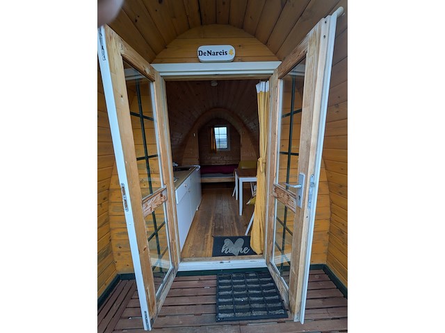 Campingpod de narcis op aanhanger met trap - afbeelding 3 van  43