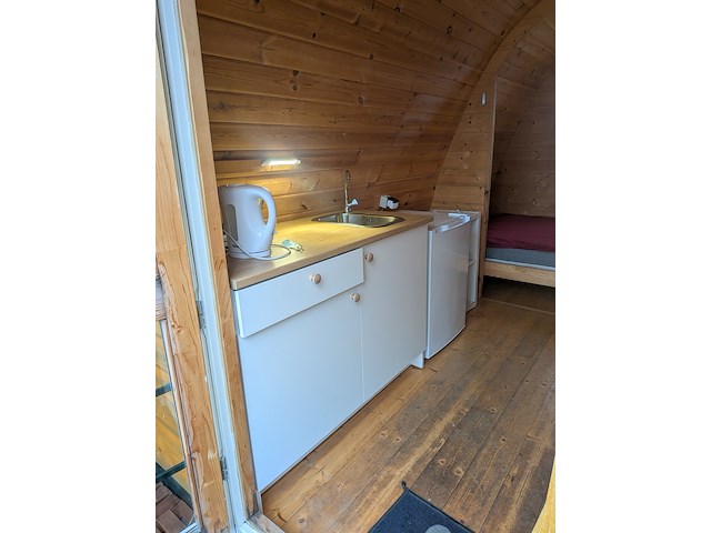 Campingpod de narcis op aanhanger met trap - afbeelding 6 van  43