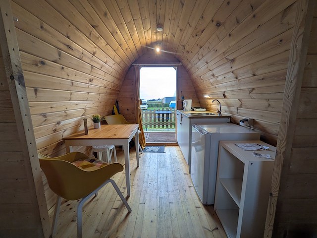 Campingpod de narcis op aanhanger met trap - afbeelding 7 van  43